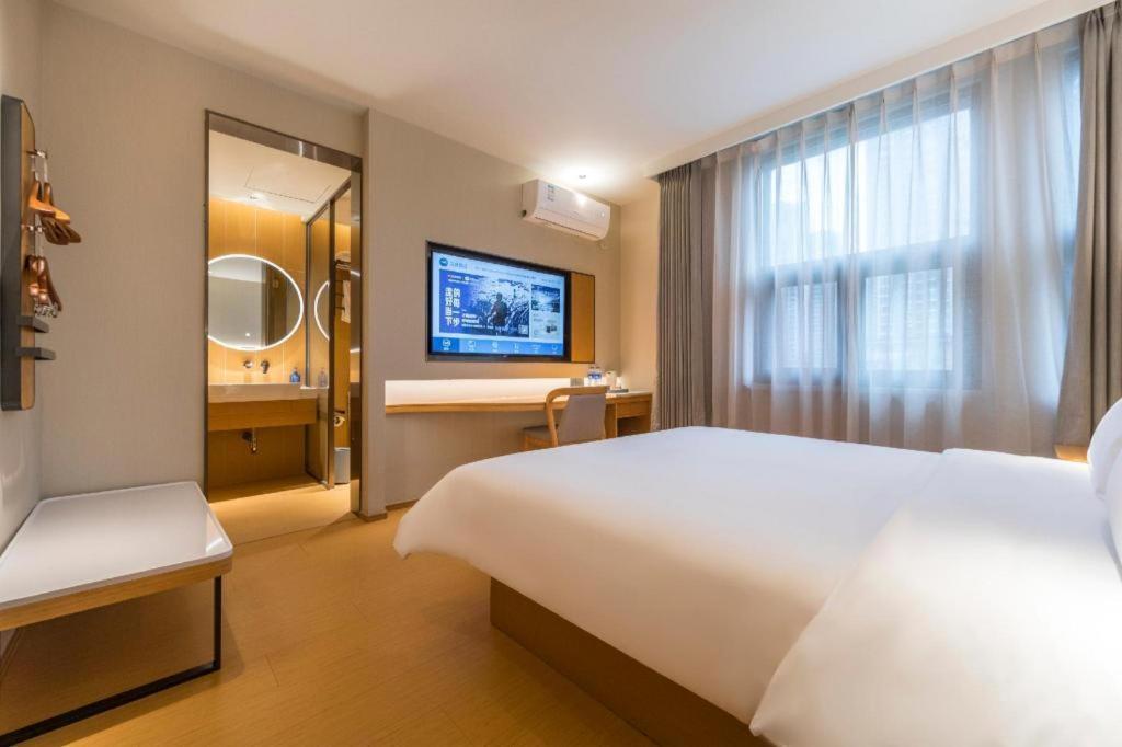 Hanting Premium Longwu Road Hotel 3*