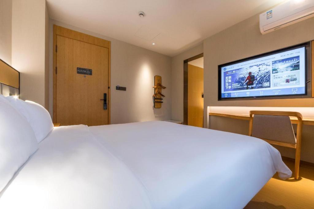 Hanting Premium Longwu Road